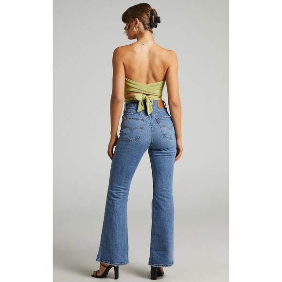 Levis Premium Womens Denim Jeans 70s High Rise Flare Med Blue Wide Leg NWT - Picture 3 of 13